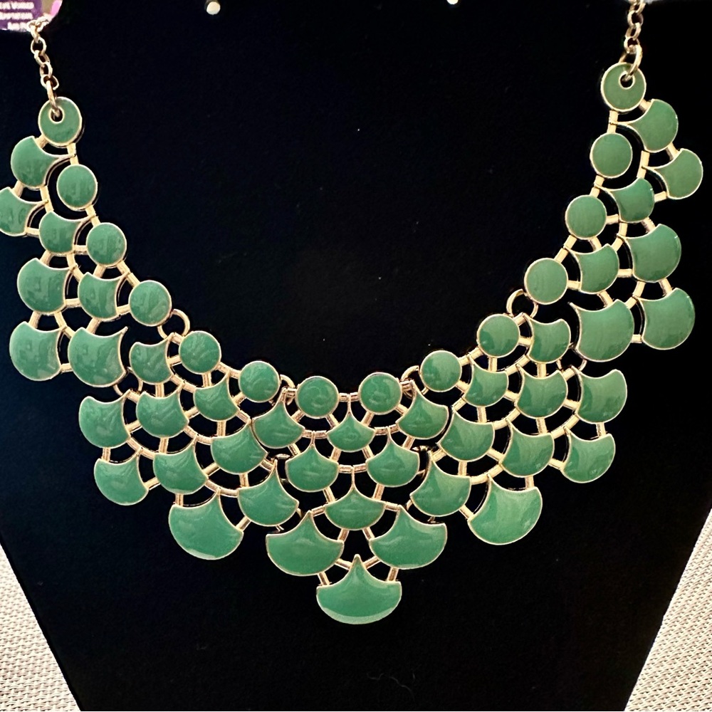 Bib necklace